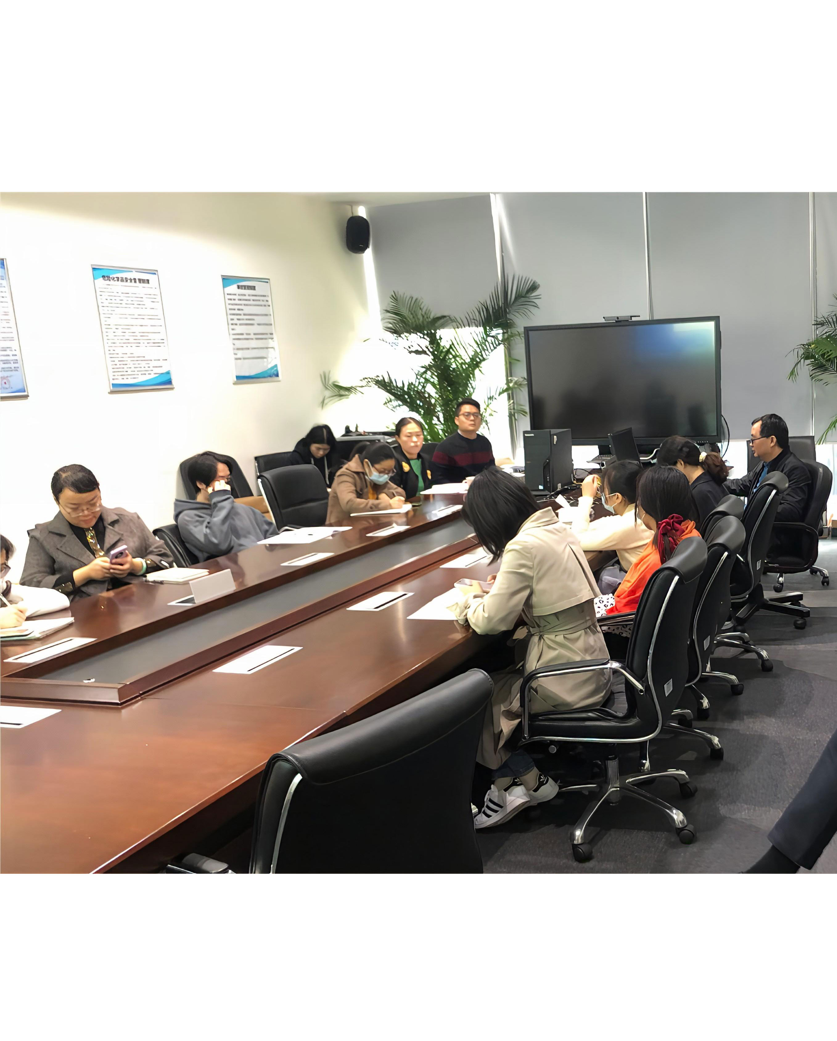 Pour la formation et la base solide, Shenzhen Sunrise New Energy Co., Ltd a organisé la session de formation sur les produits et le support technique